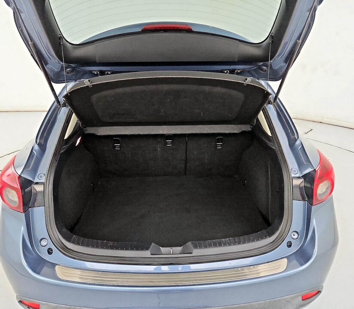 Trunk/Cargo (Seats Up)