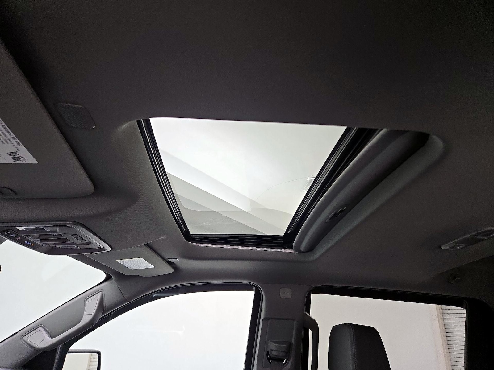 Sunroof(s) & Overhead Airbags
