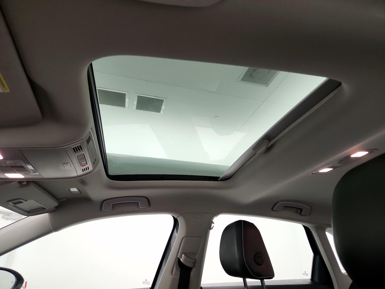 Sunroof(s) & Overhead Airbags