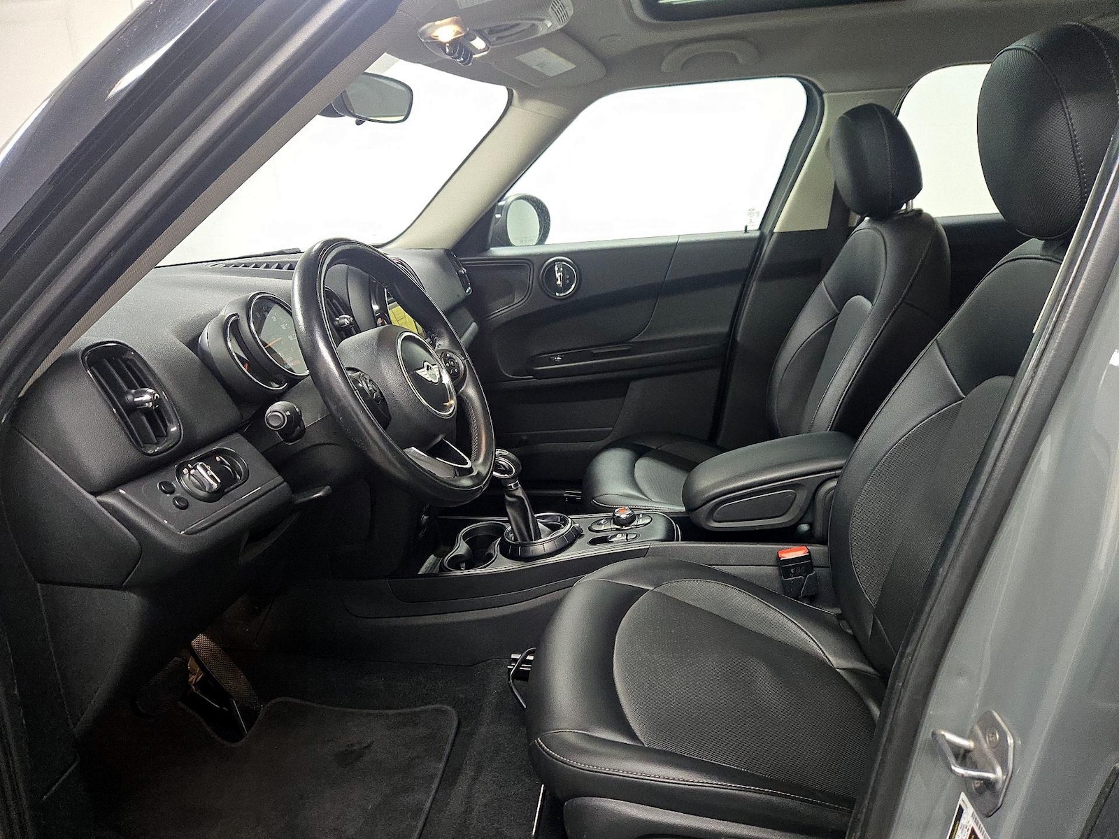 Side Airbags & Leatherette Seats