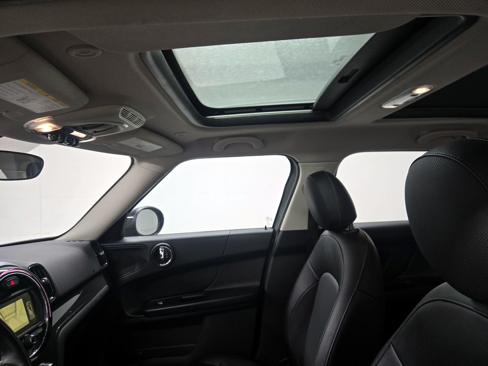 Panoramic Sunroof & Skylight(s)