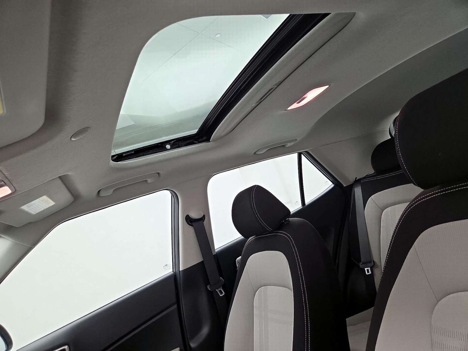 Sunroof(s) & Overhead Airbags