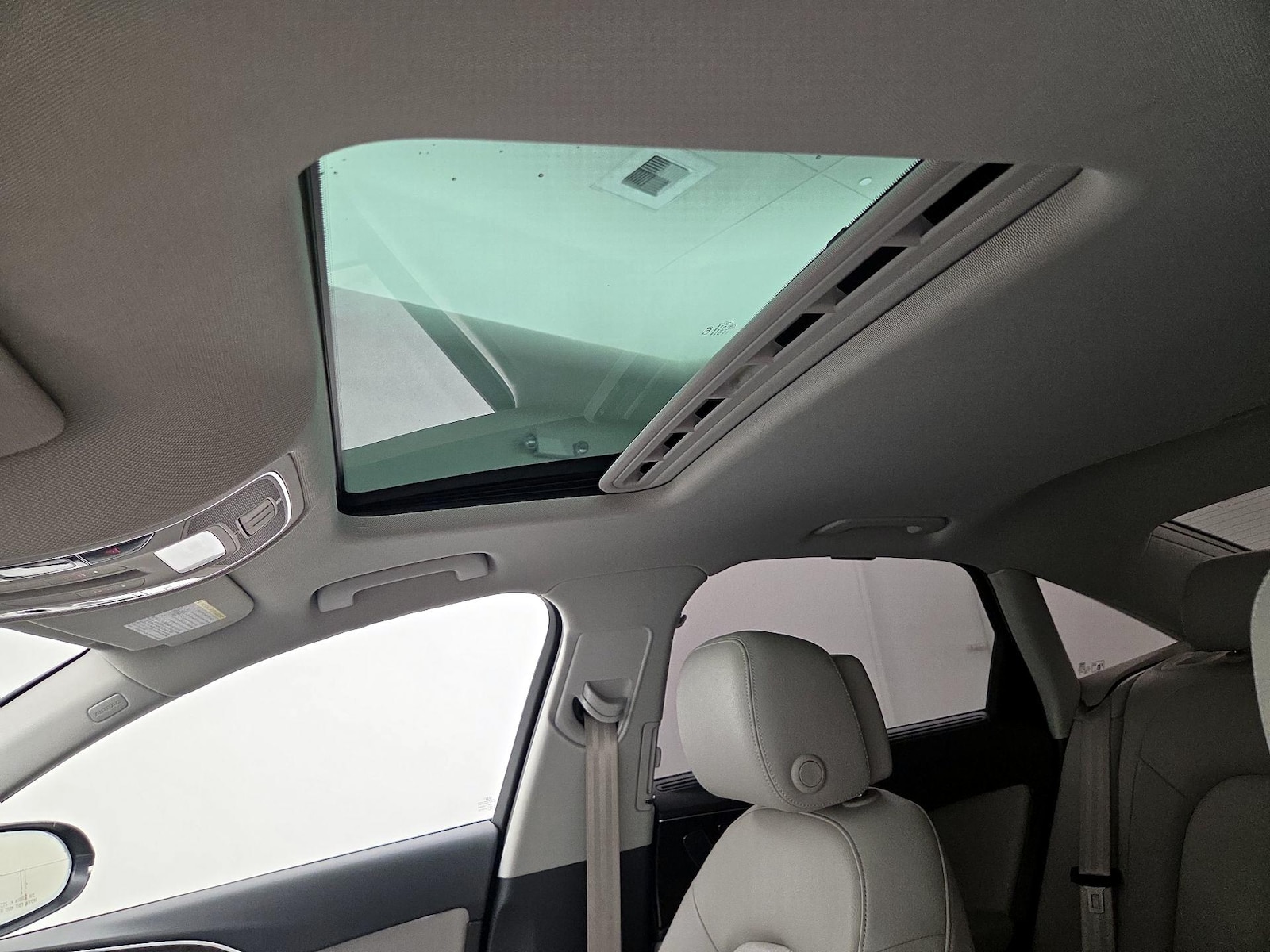 Sunroof(s) & Overhead Airbags