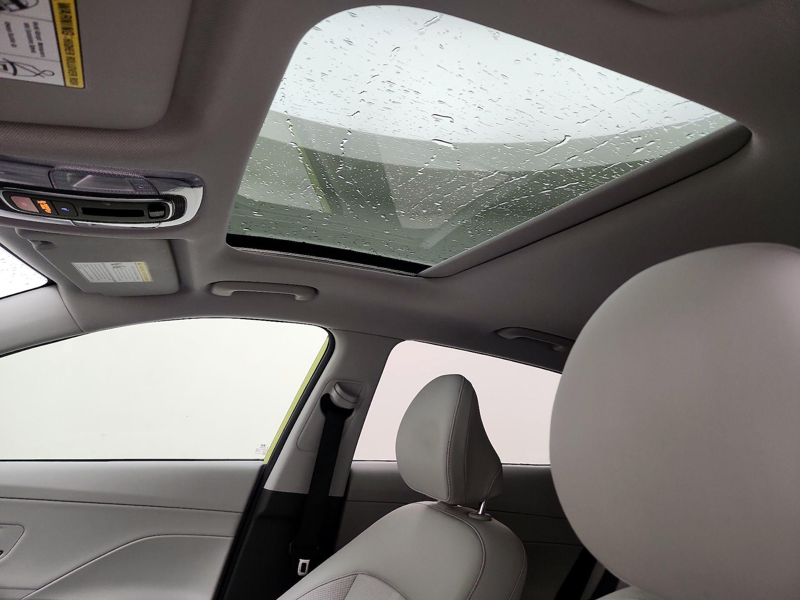 Sunroof(s) & Overhead Airbags