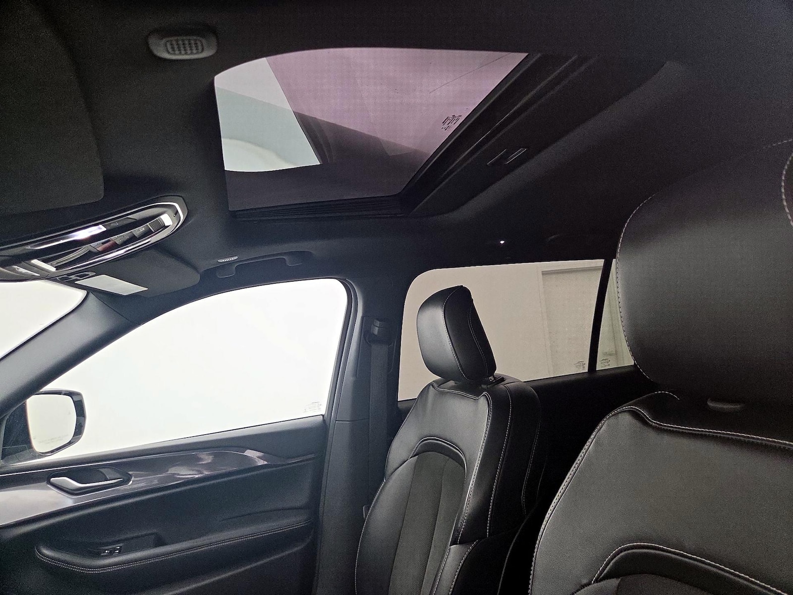 Sunroof(s) & Overhead Airbags
