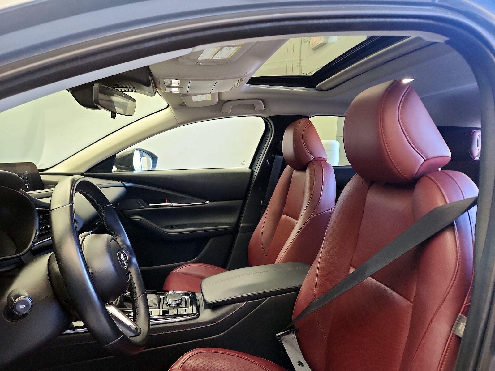 Sunroof(s) & Overhead Airbags