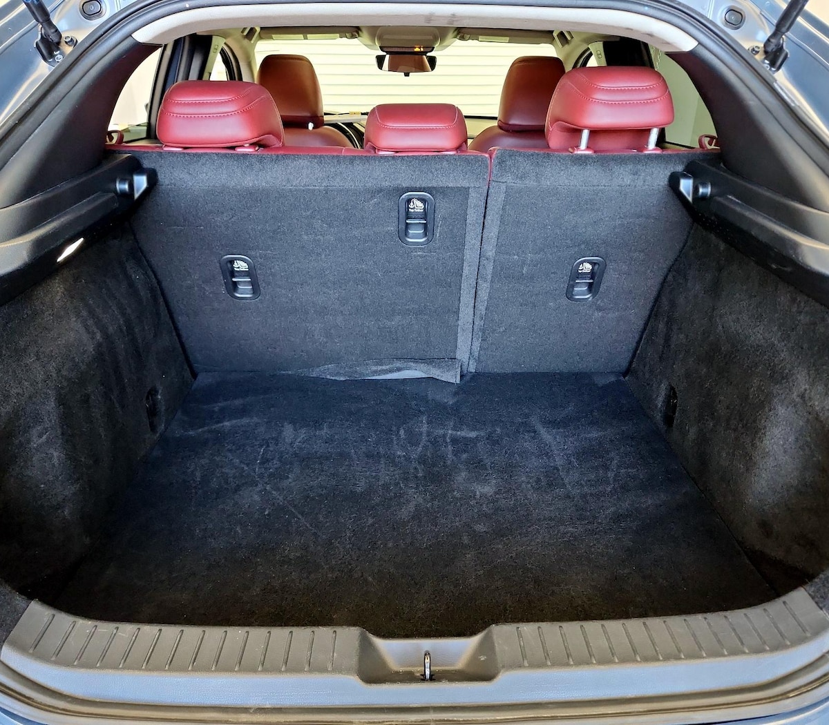 Trunk/Cargo (Seats Up)