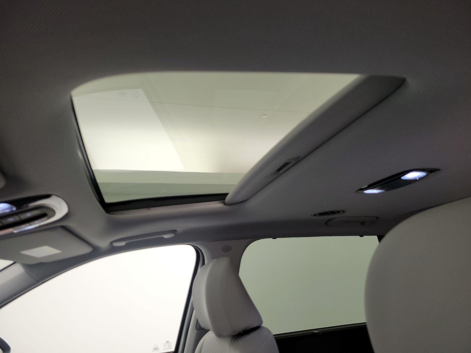 Sunroof(s) & Overhead Airbags