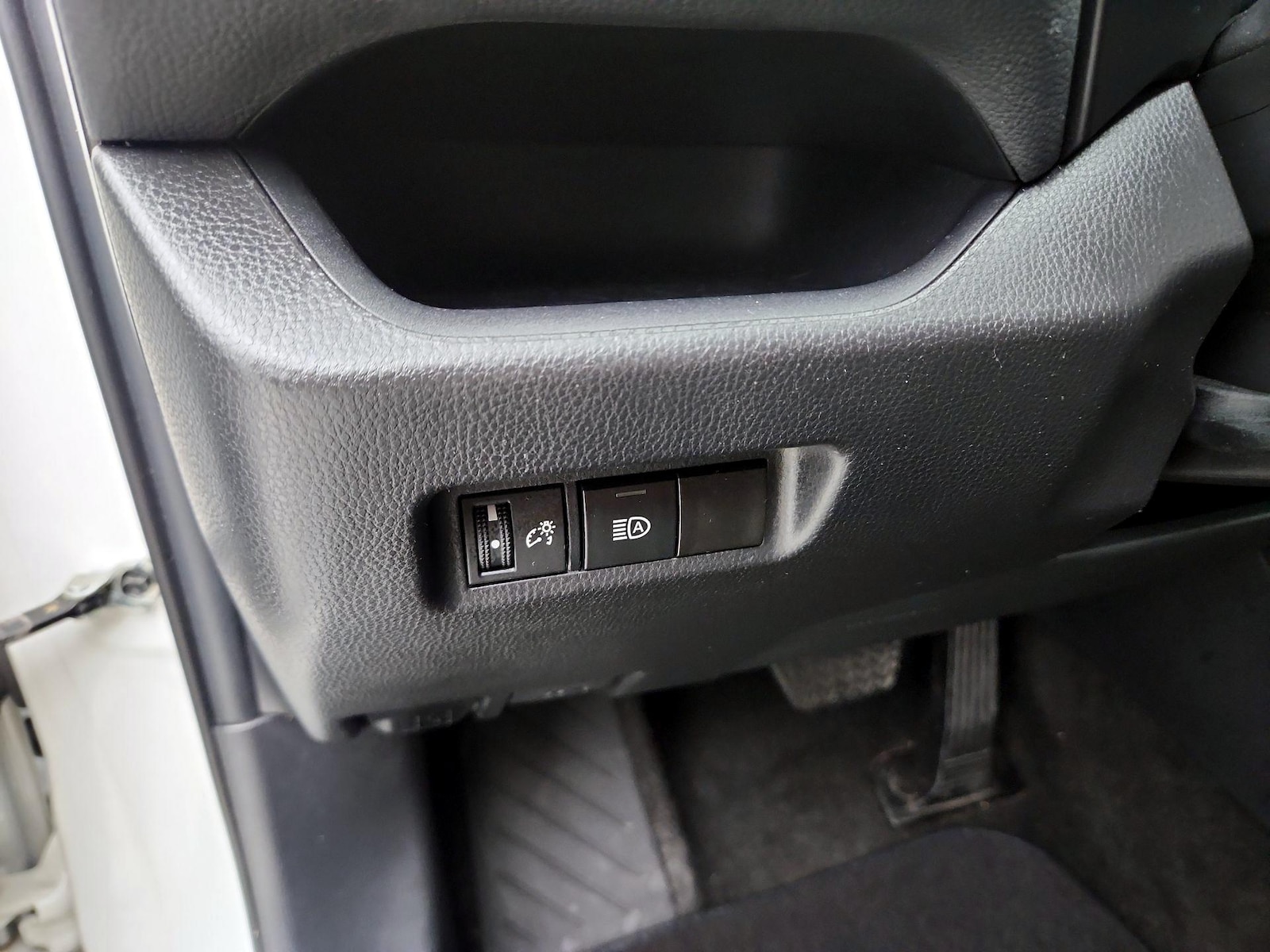 2025 Toyota RAV4 LE - Photo 14