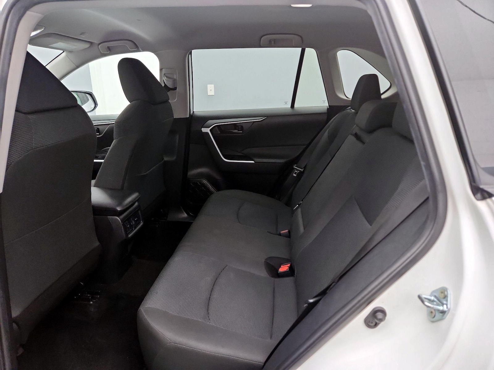 2025 Toyota RAV4 LE - Photo 20