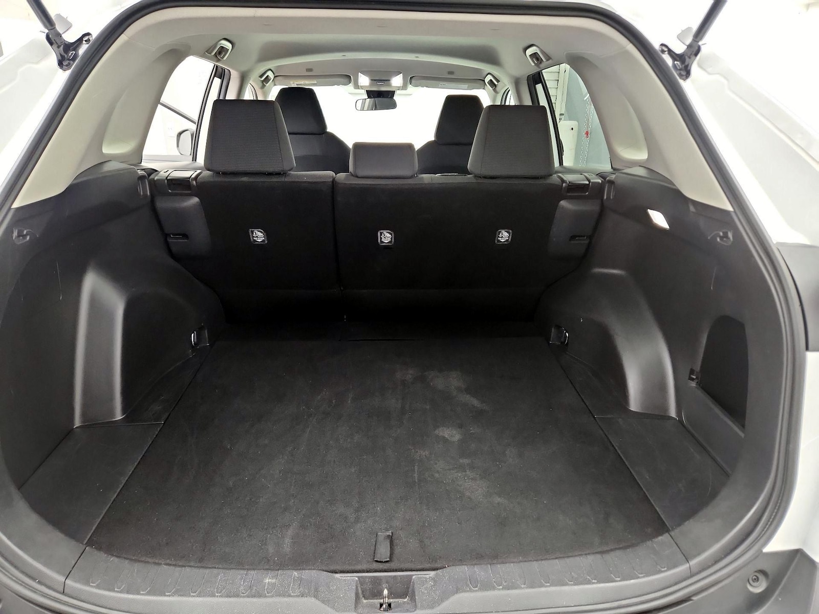 2025 Toyota RAV4 LE - Photo 21