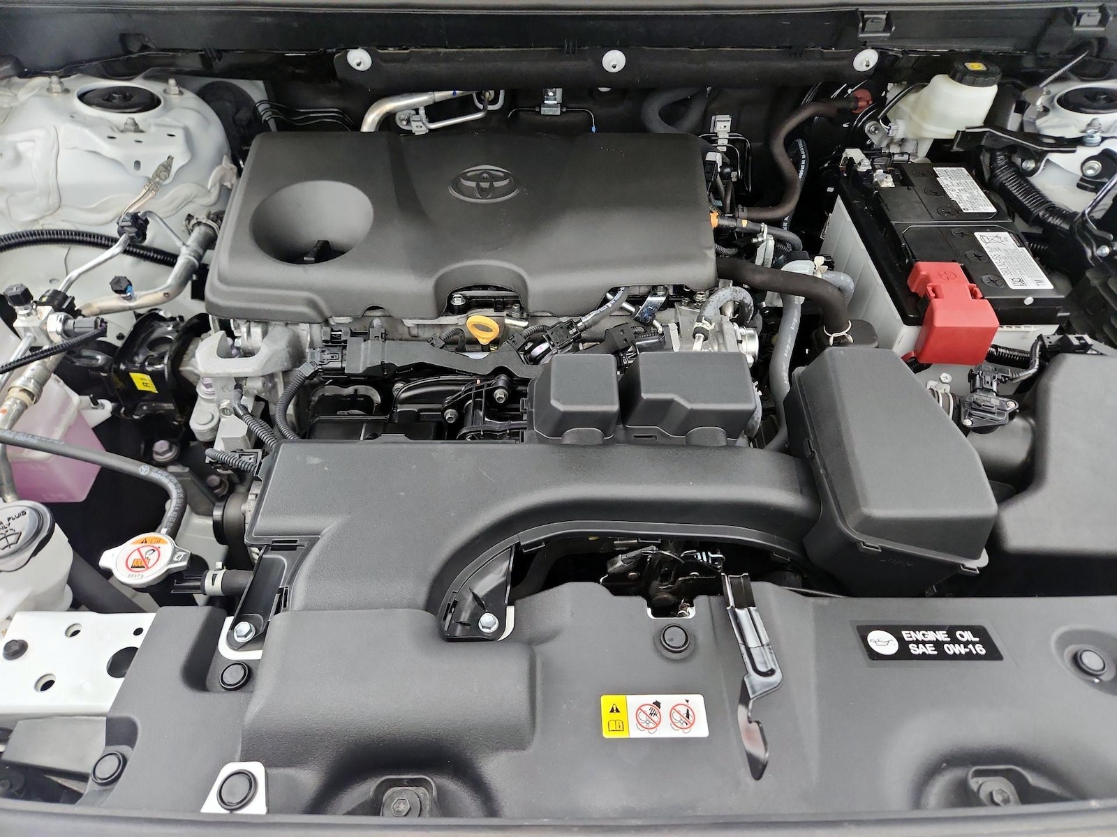2025 Toyota RAV4 LE - Photo 22