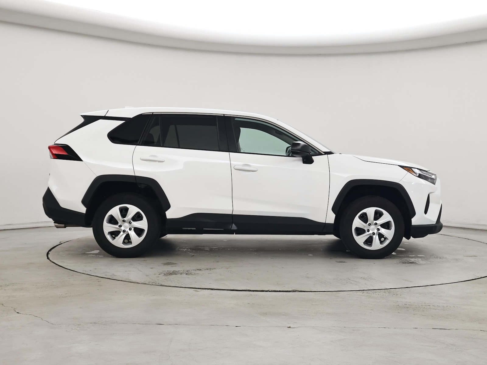 2025 Toyota RAV4 LE - Photo 8