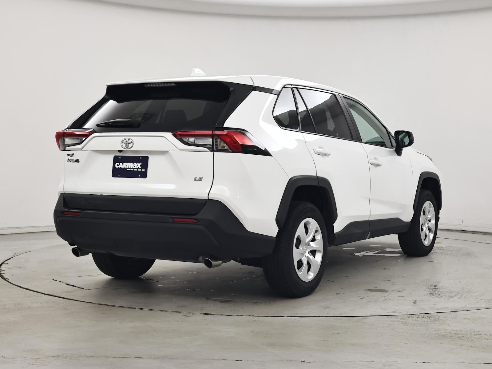2025 Toyota RAV4 LE - Photo 9