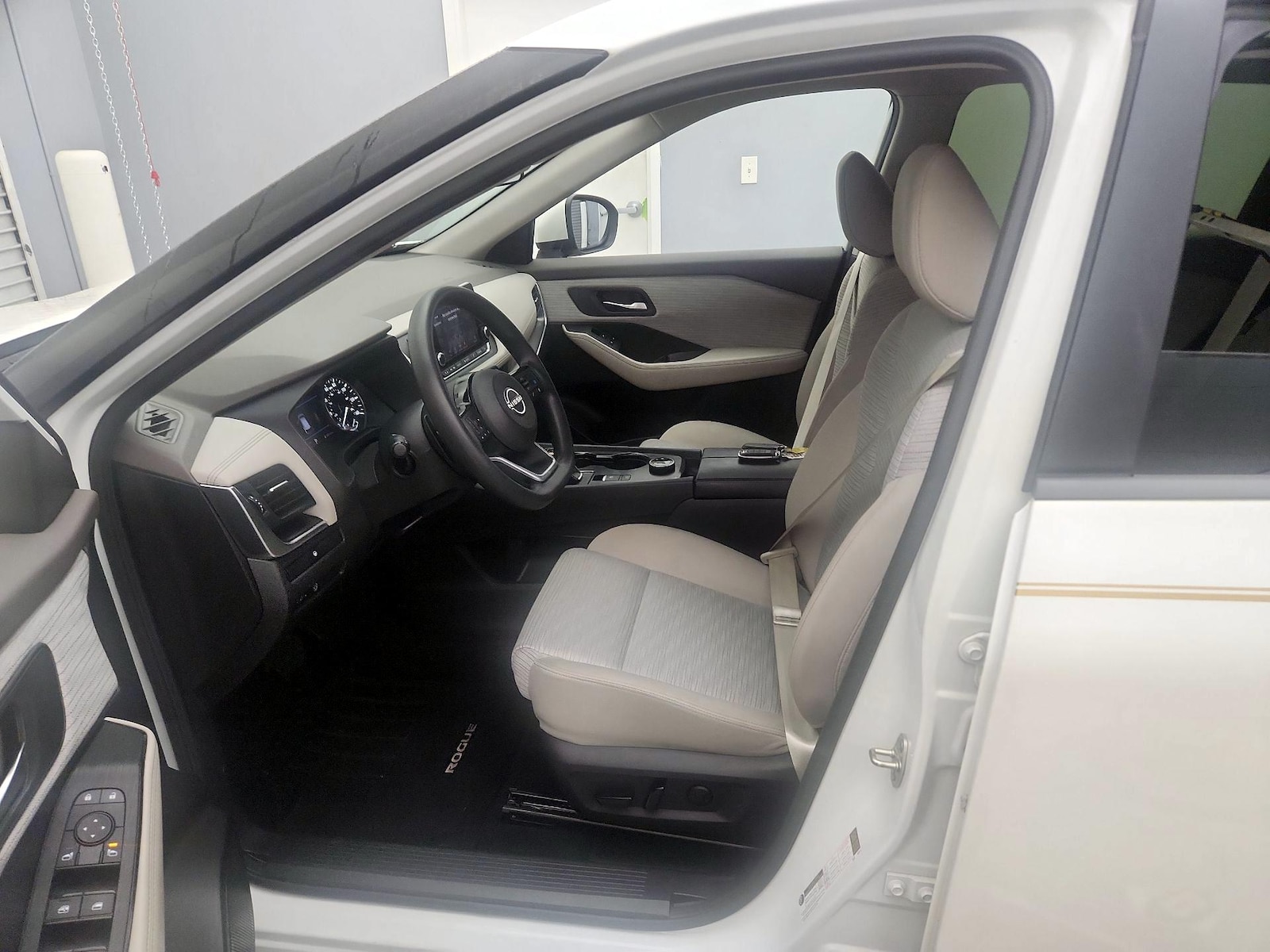 Power Seat(s) & Side Airbags