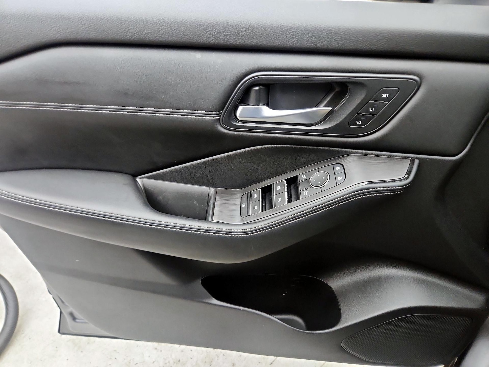 2025 Nissan Rogue SL - Photo 13