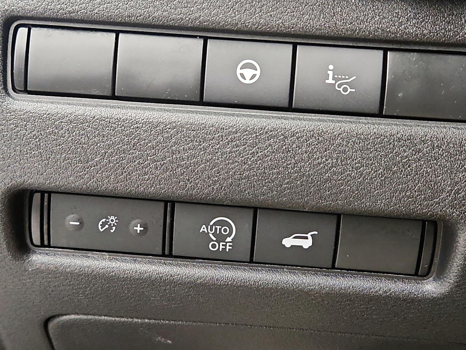 2025 Nissan Rogue SL - Photo 14