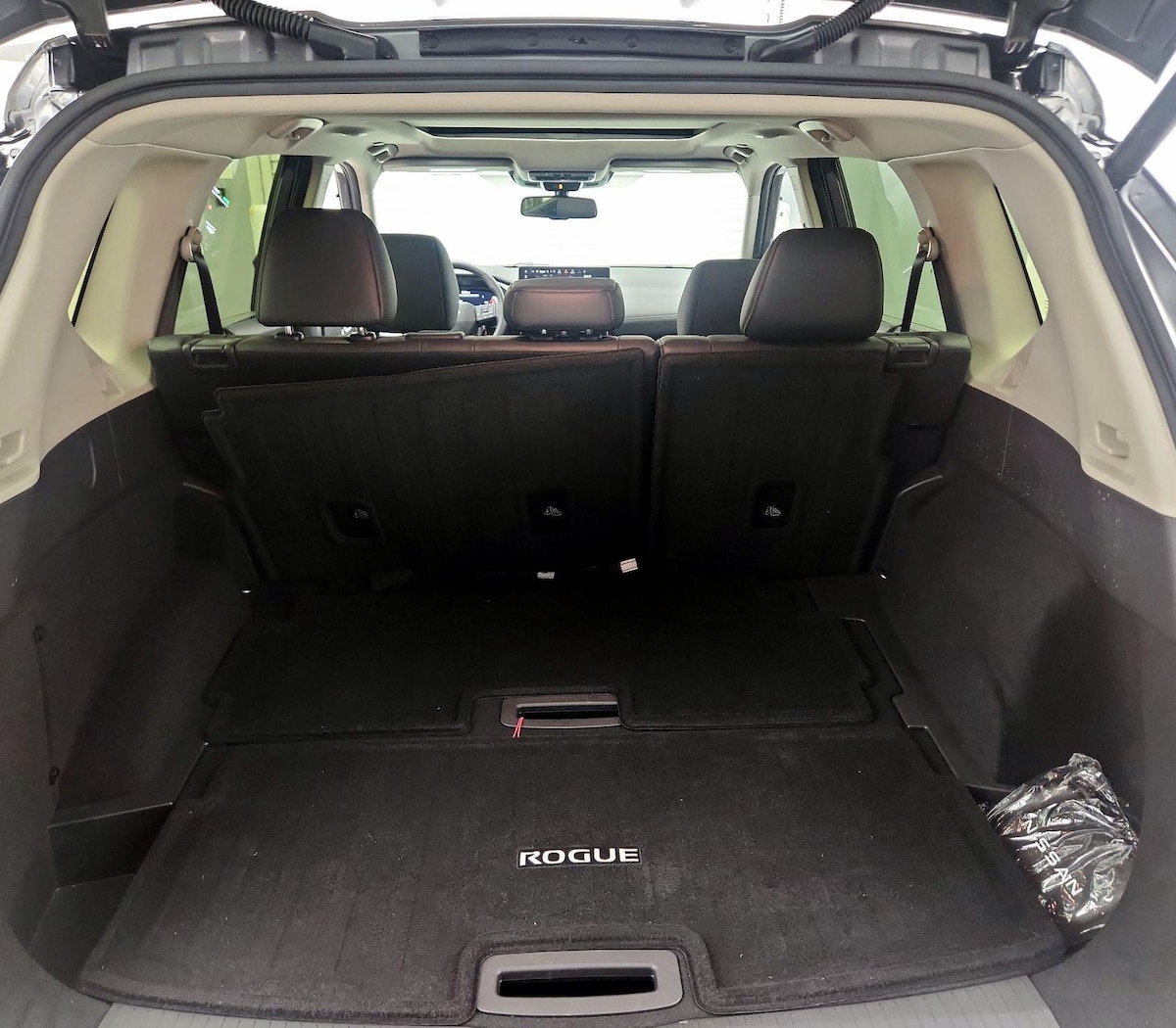 Trunk/Cargo (Seats Up)