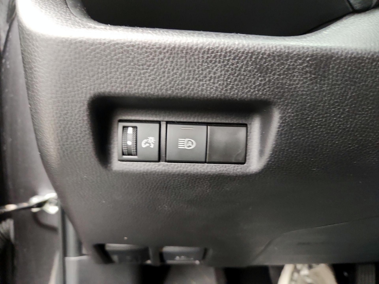 2025 Toyota RAV4 LE - Photo 14