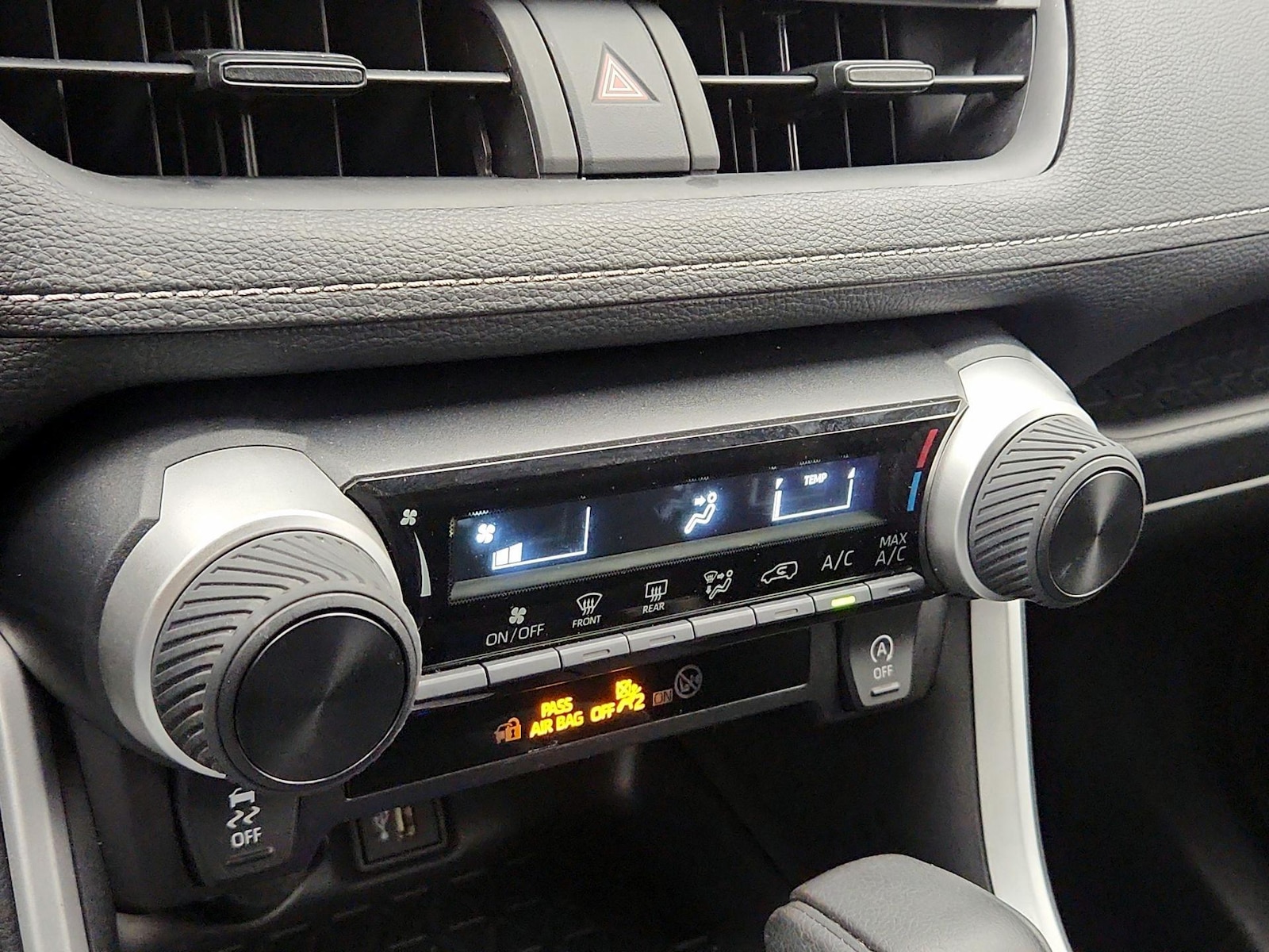 2025 Toyota RAV4 LE - Photo 17