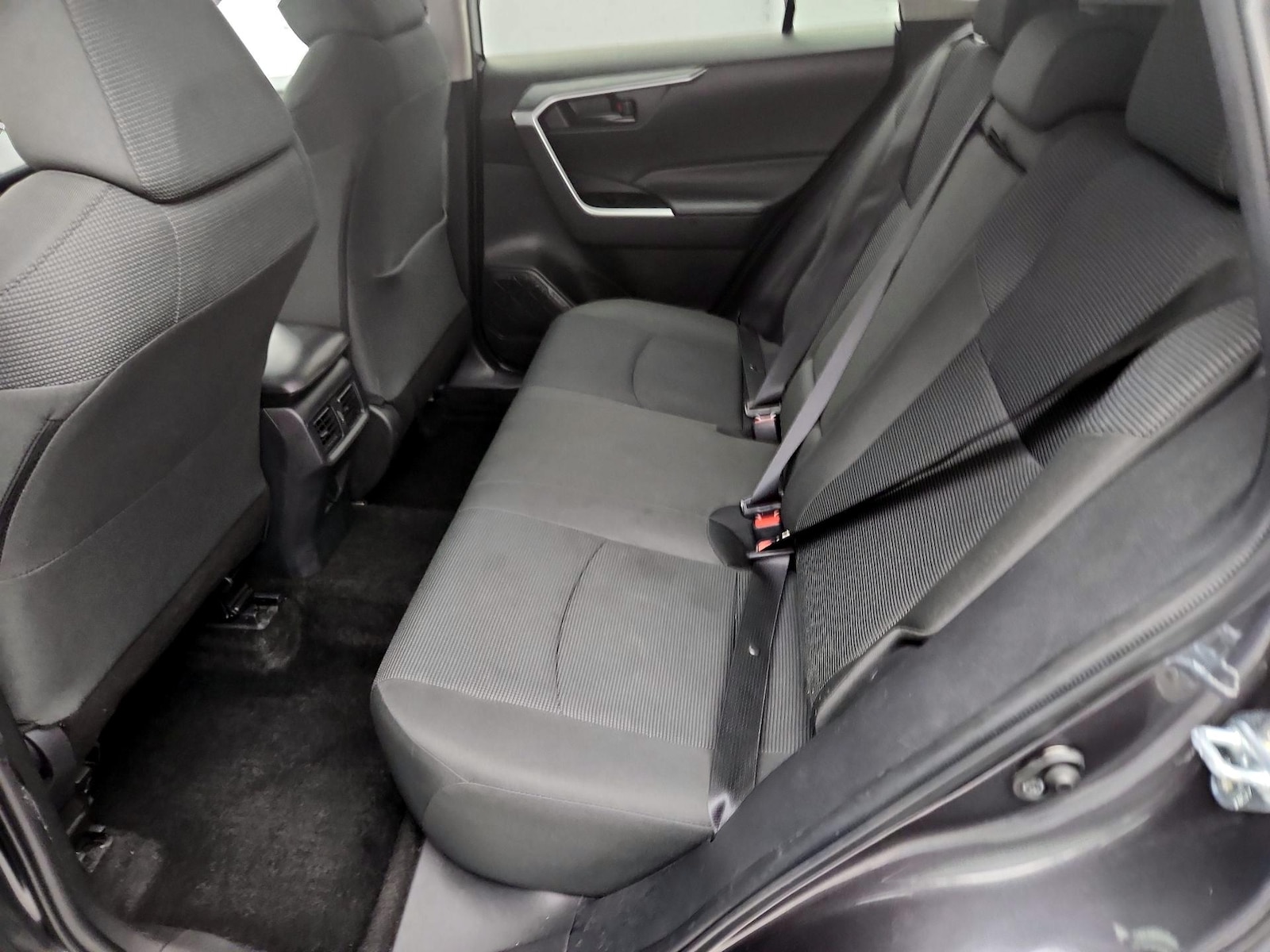 2025 Toyota RAV4 LE - Photo 20