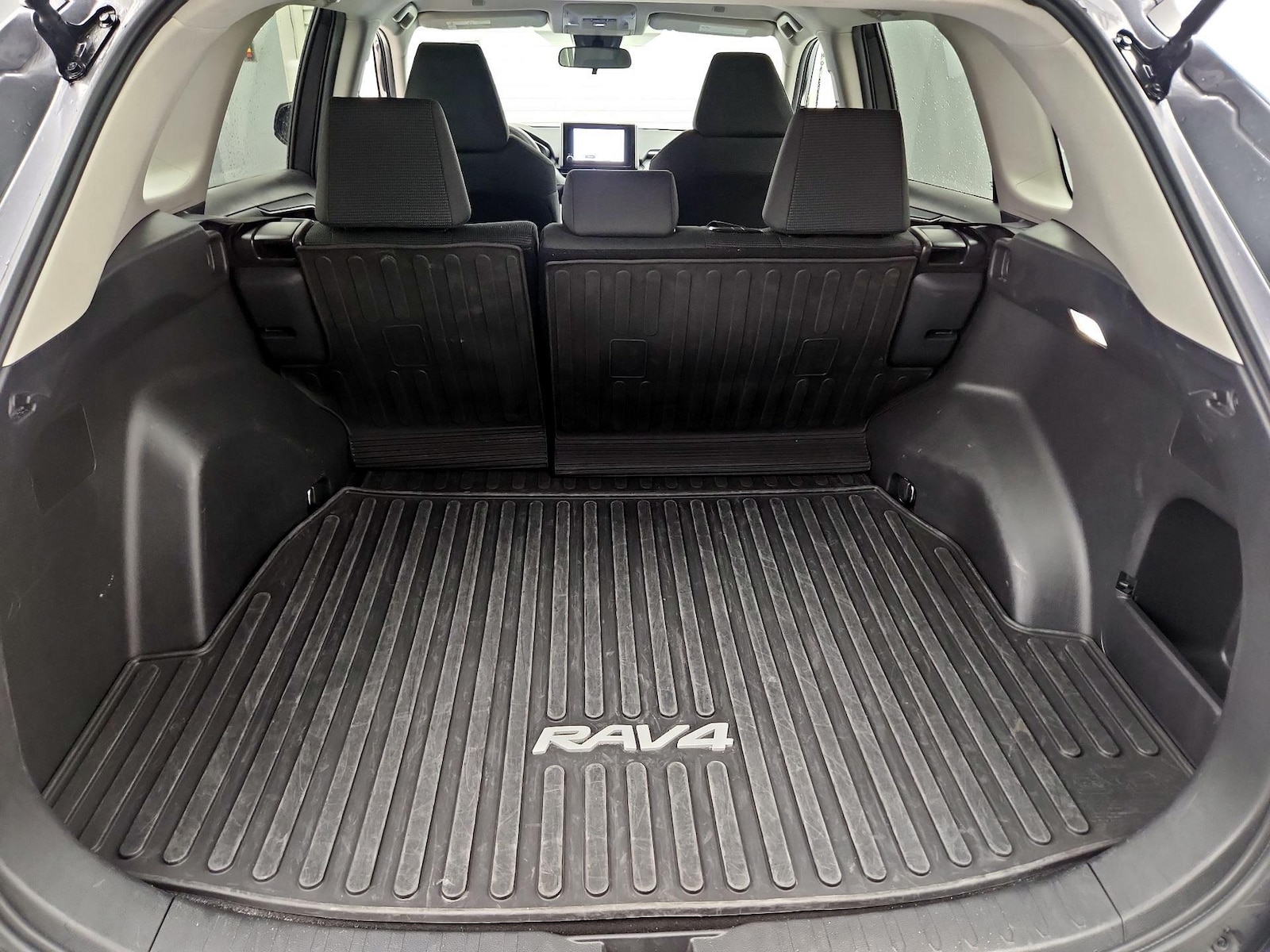 2025 Toyota RAV4 LE - Photo 21