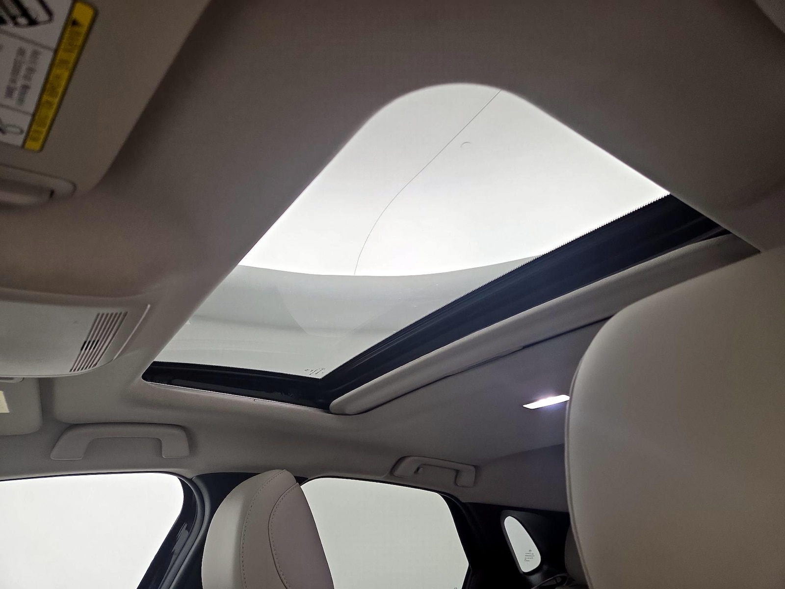 Sunroof(s) & Overhead Airbags