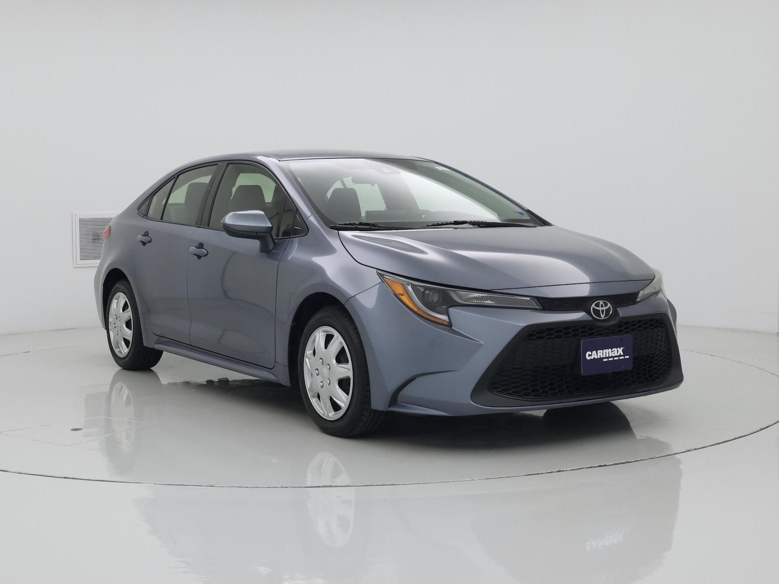 2021 Toyota Corolla LE - Photo 2