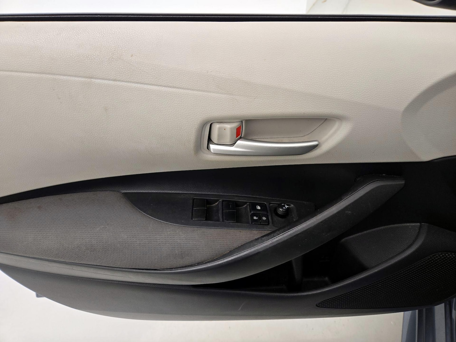 2021 Toyota Corolla LE - Photo 13