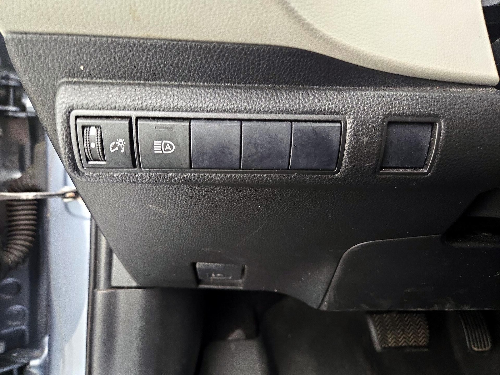 2021 Toyota Corolla LE - Photo 14