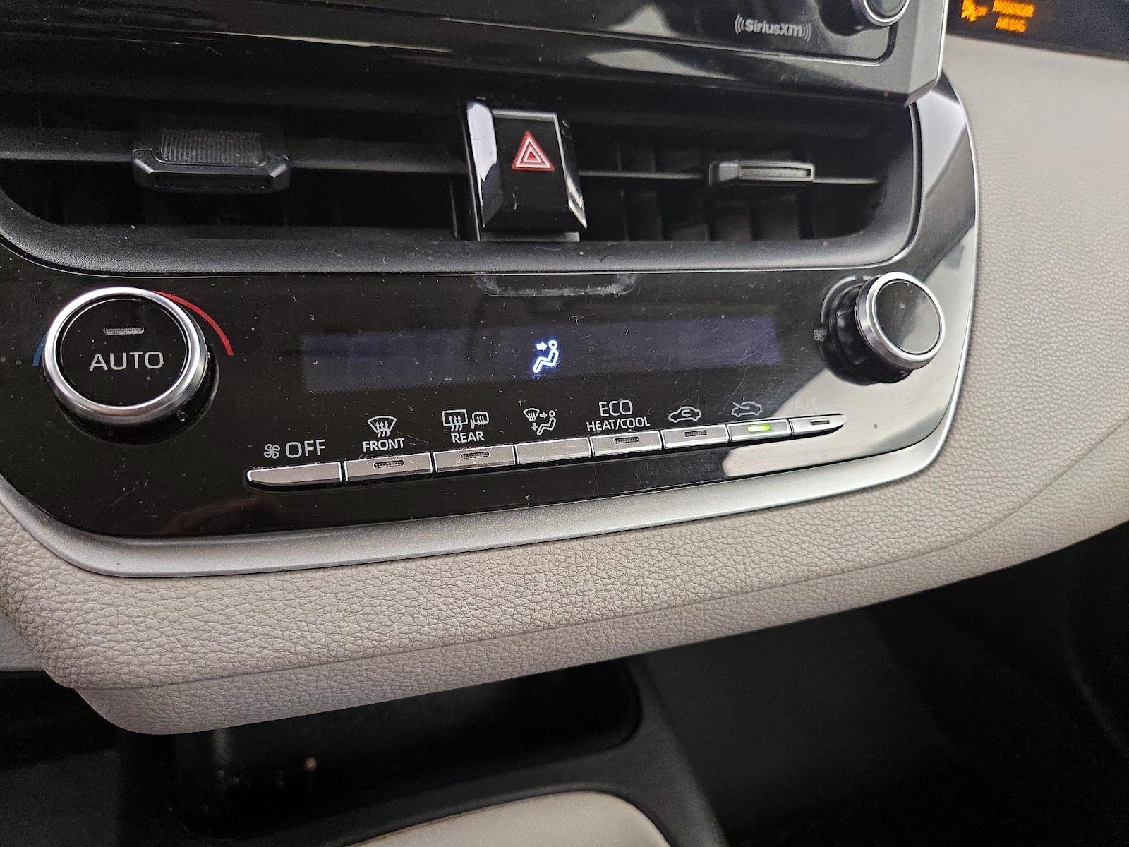2021 Toyota Corolla LE - Photo 17