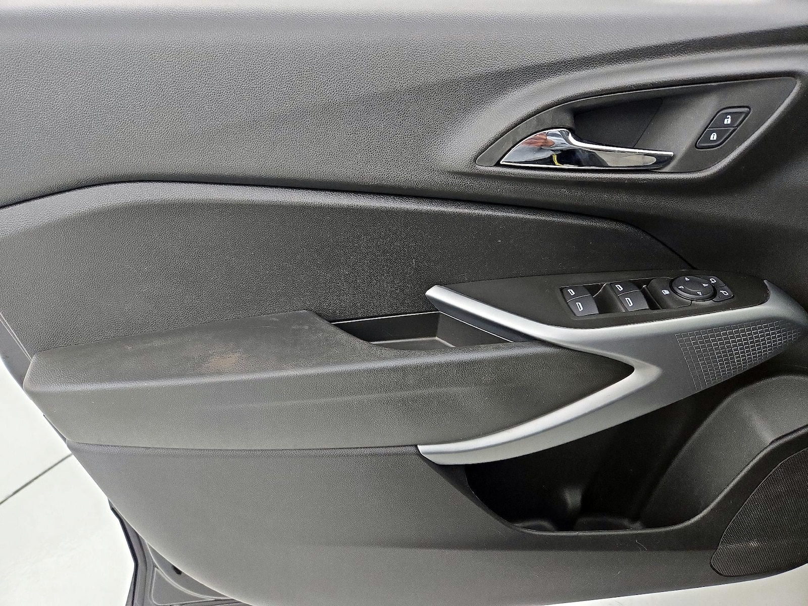 2025 Chevrolet Trax LS - Photo 13