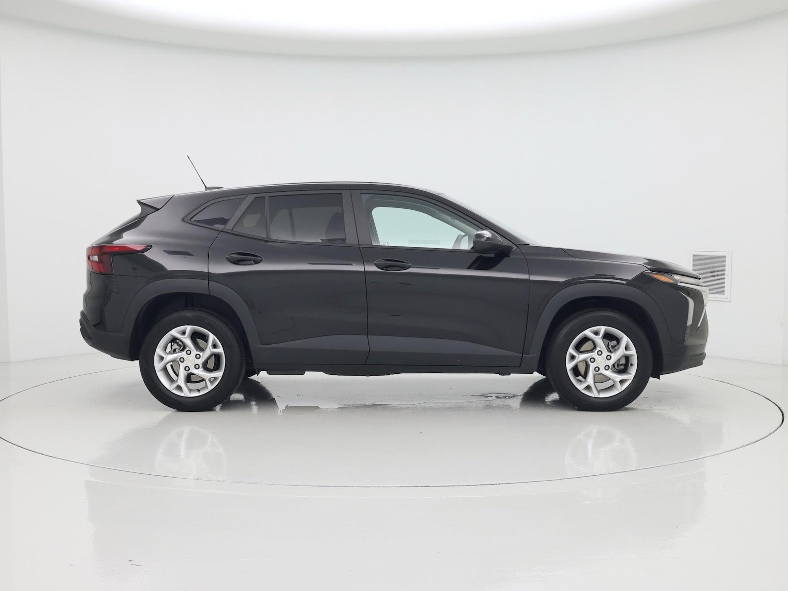 2025 Chevrolet Trax LS - Photo 8
