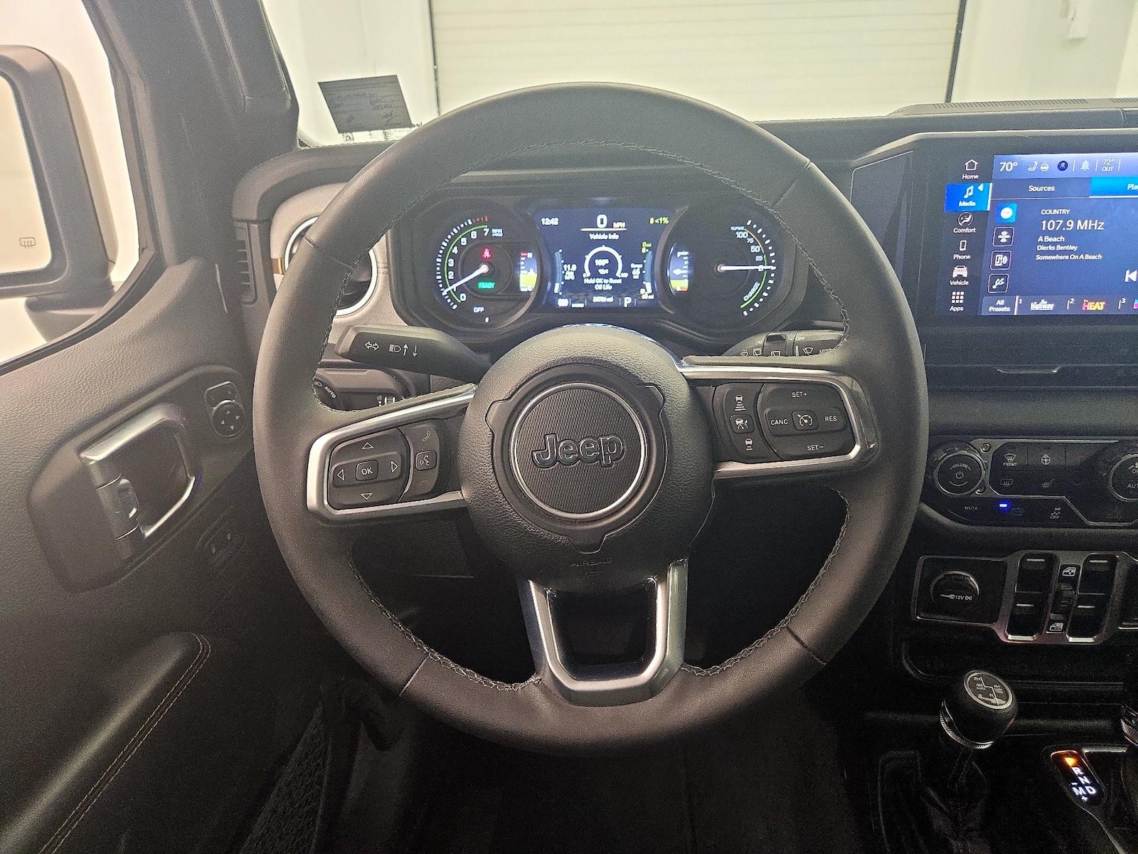 2025 Jeep Wrangler 4xe Sahara 4XE - Photo 11