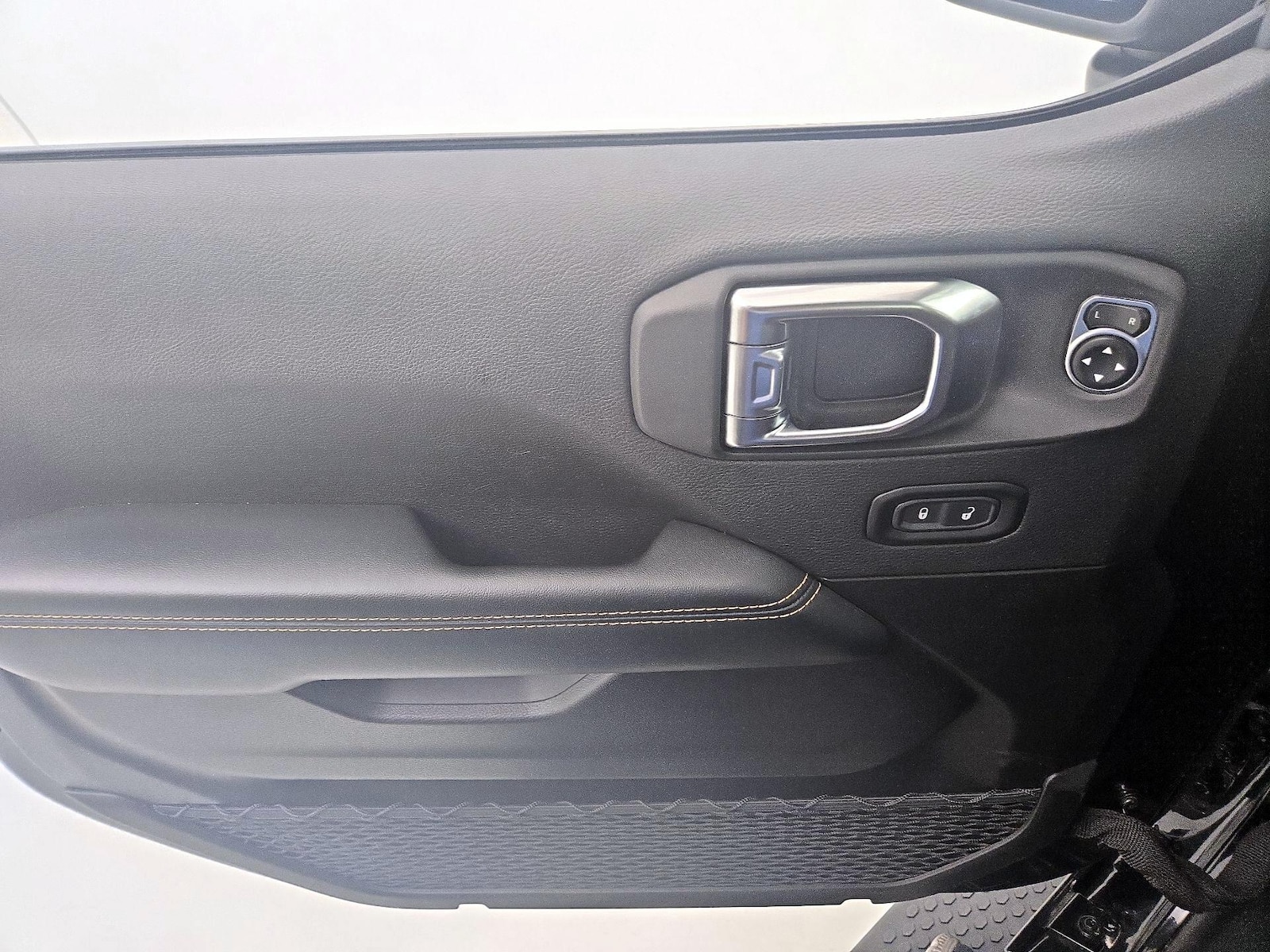 2025 Jeep Wrangler 4xe Sahara 4XE - Photo 13