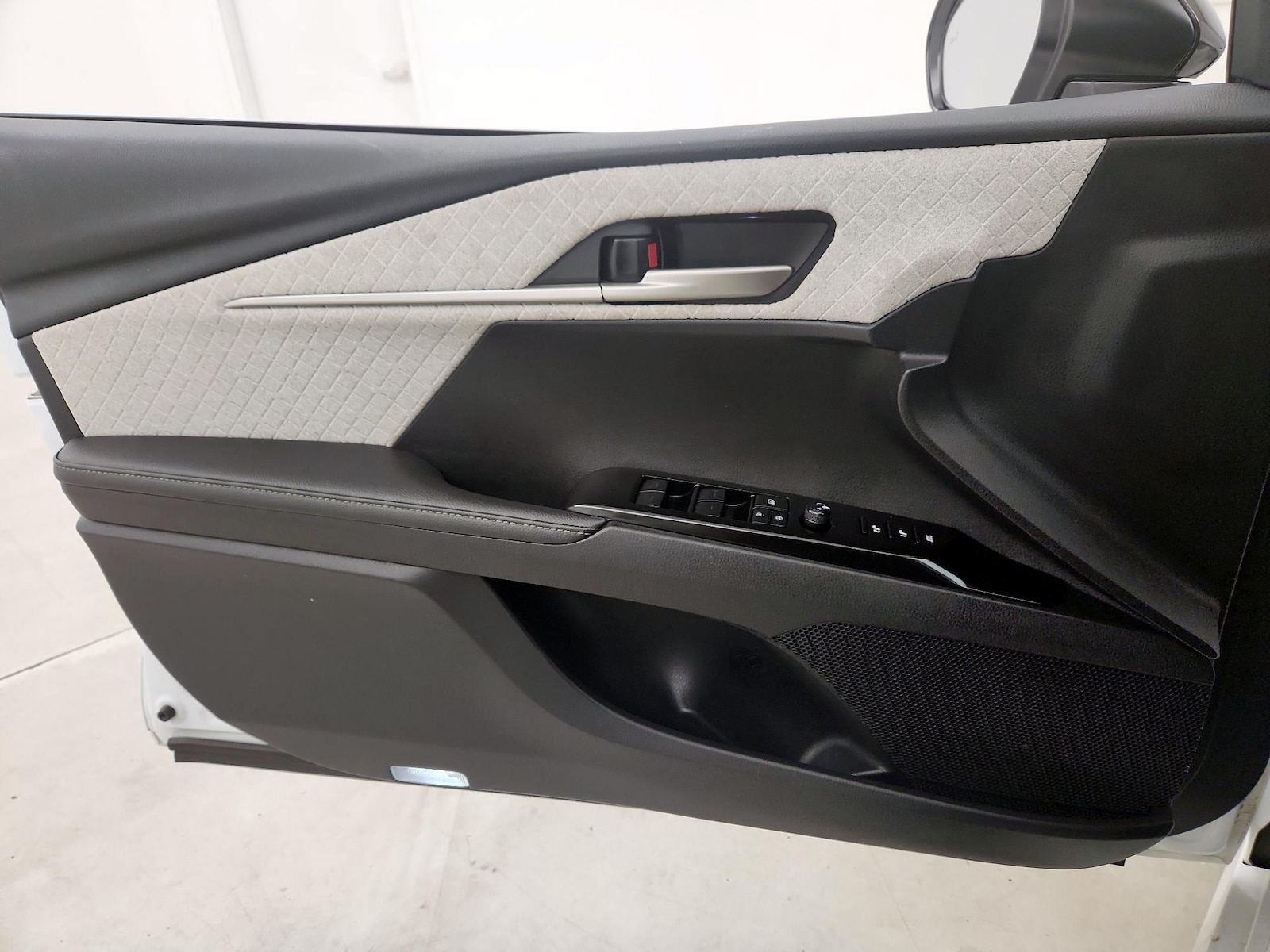 2025 Toyota Camry XLE - Photo 13