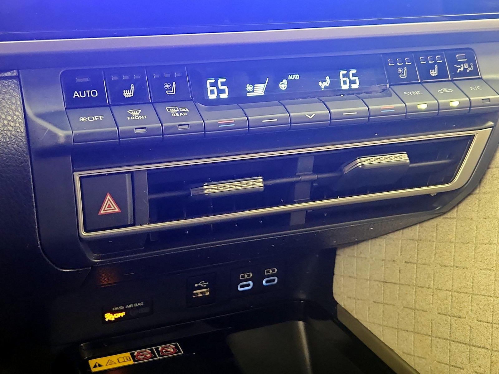 2025 Toyota Camry XLE - Photo 17