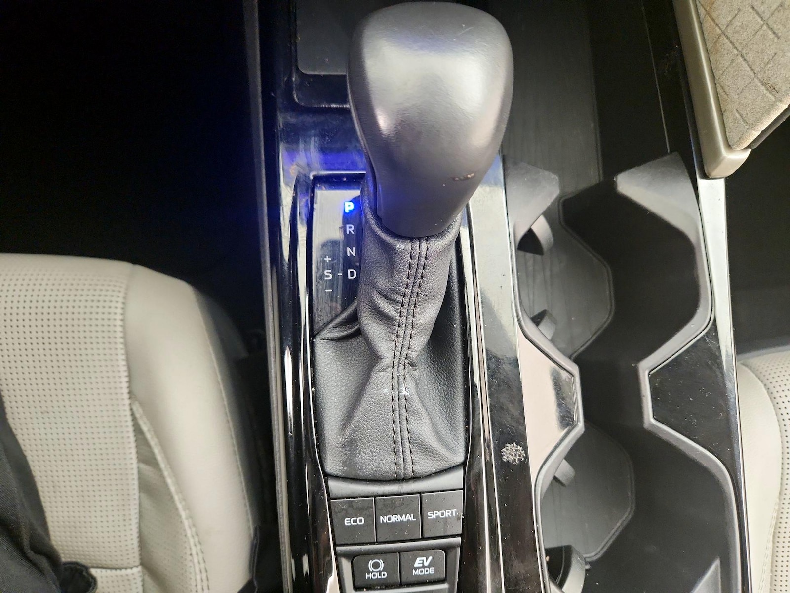 2025 Toyota Camry XLE - Photo 18