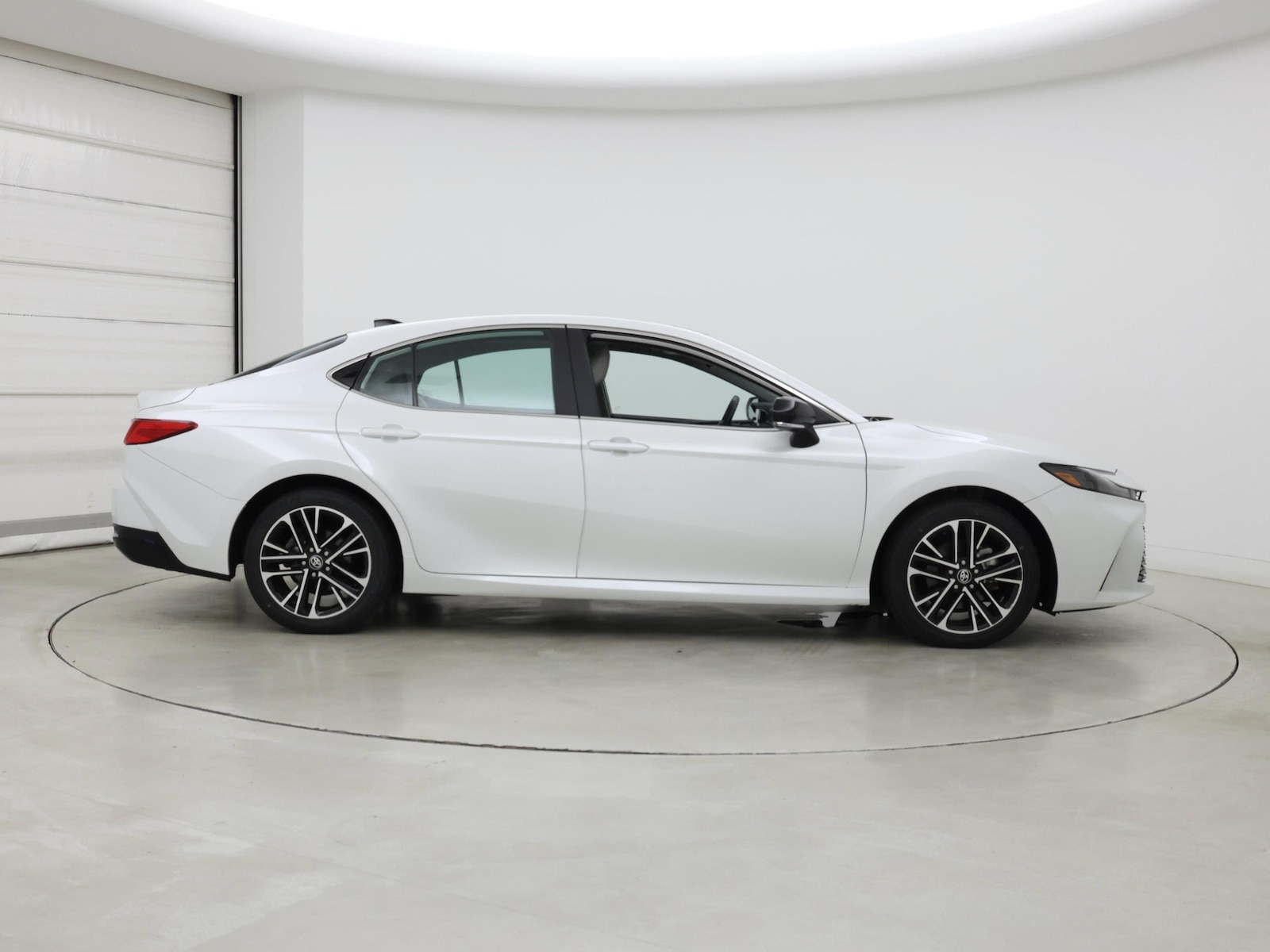 2025 Toyota Camry XLE - Photo 8
