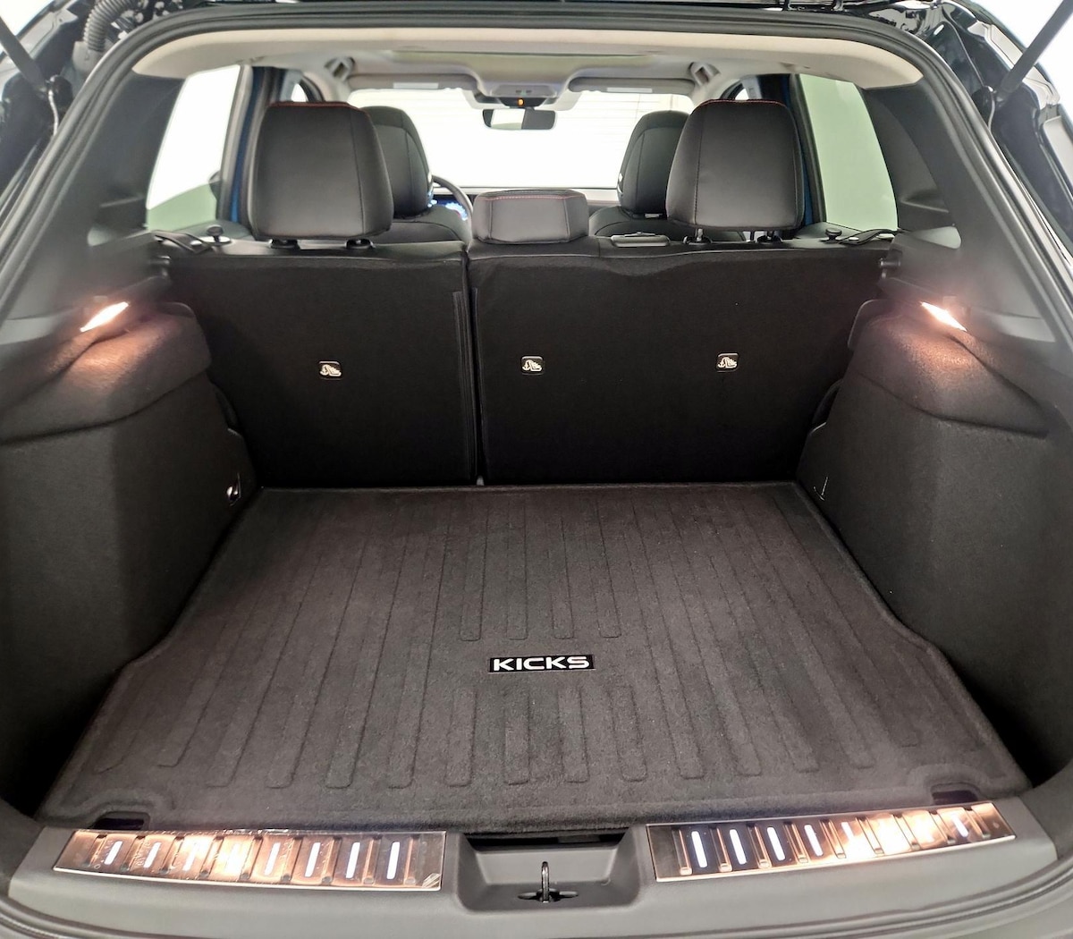 Trunk/Cargo (Seats Up)