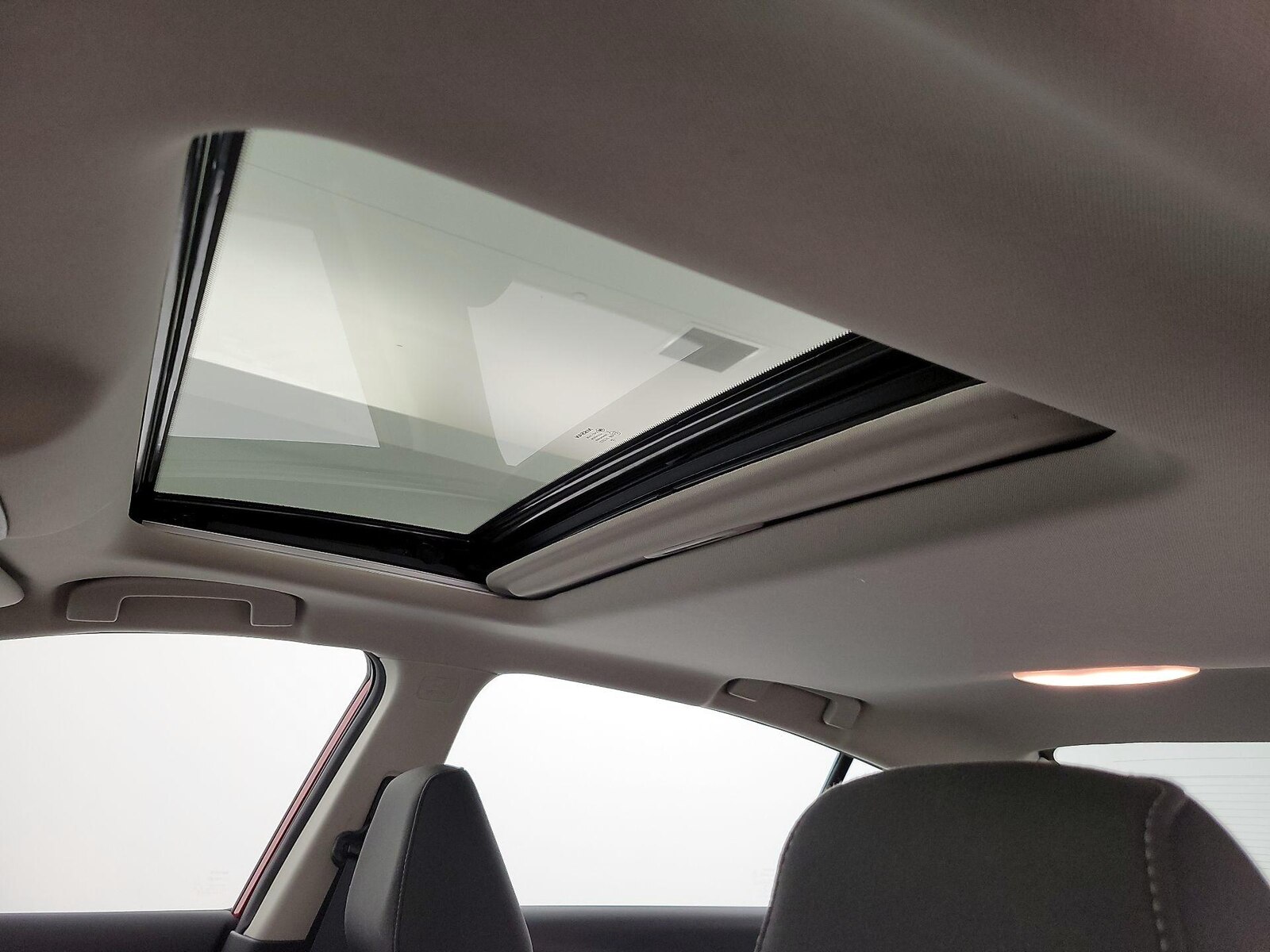 Sunroof(s) & Overhead Airbags