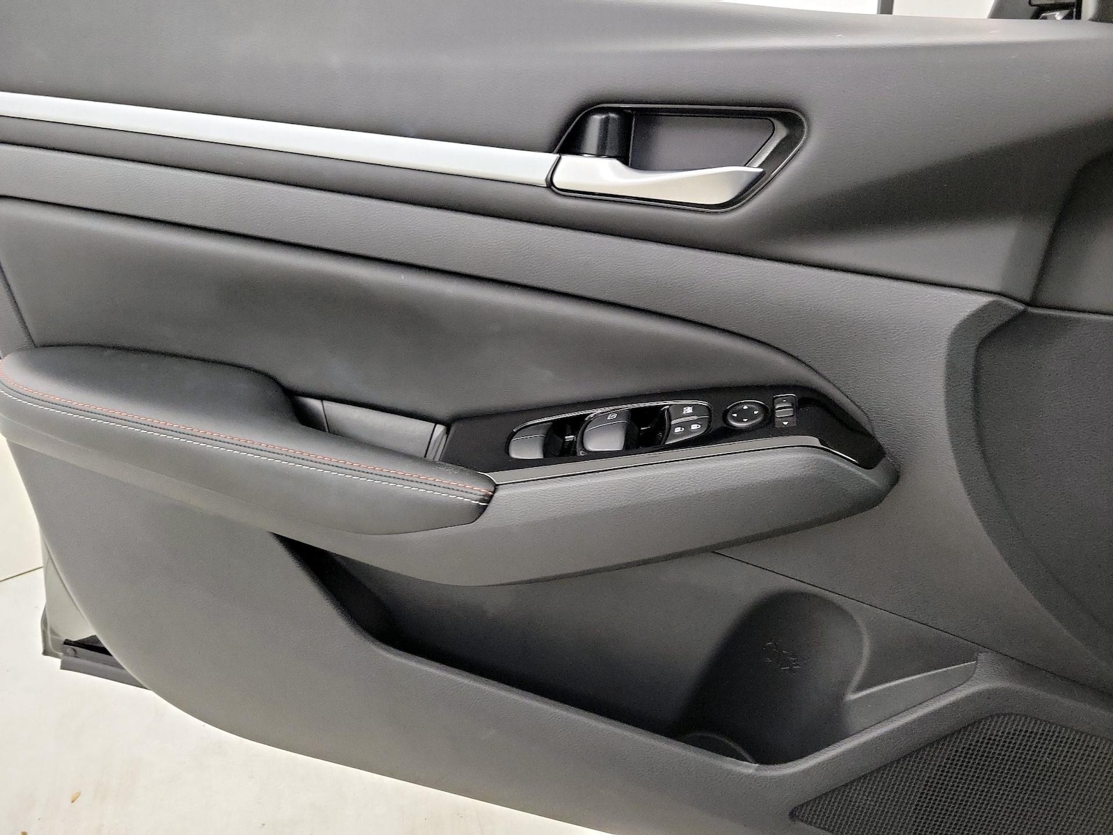 2025 Nissan Altima SR - Photo 13