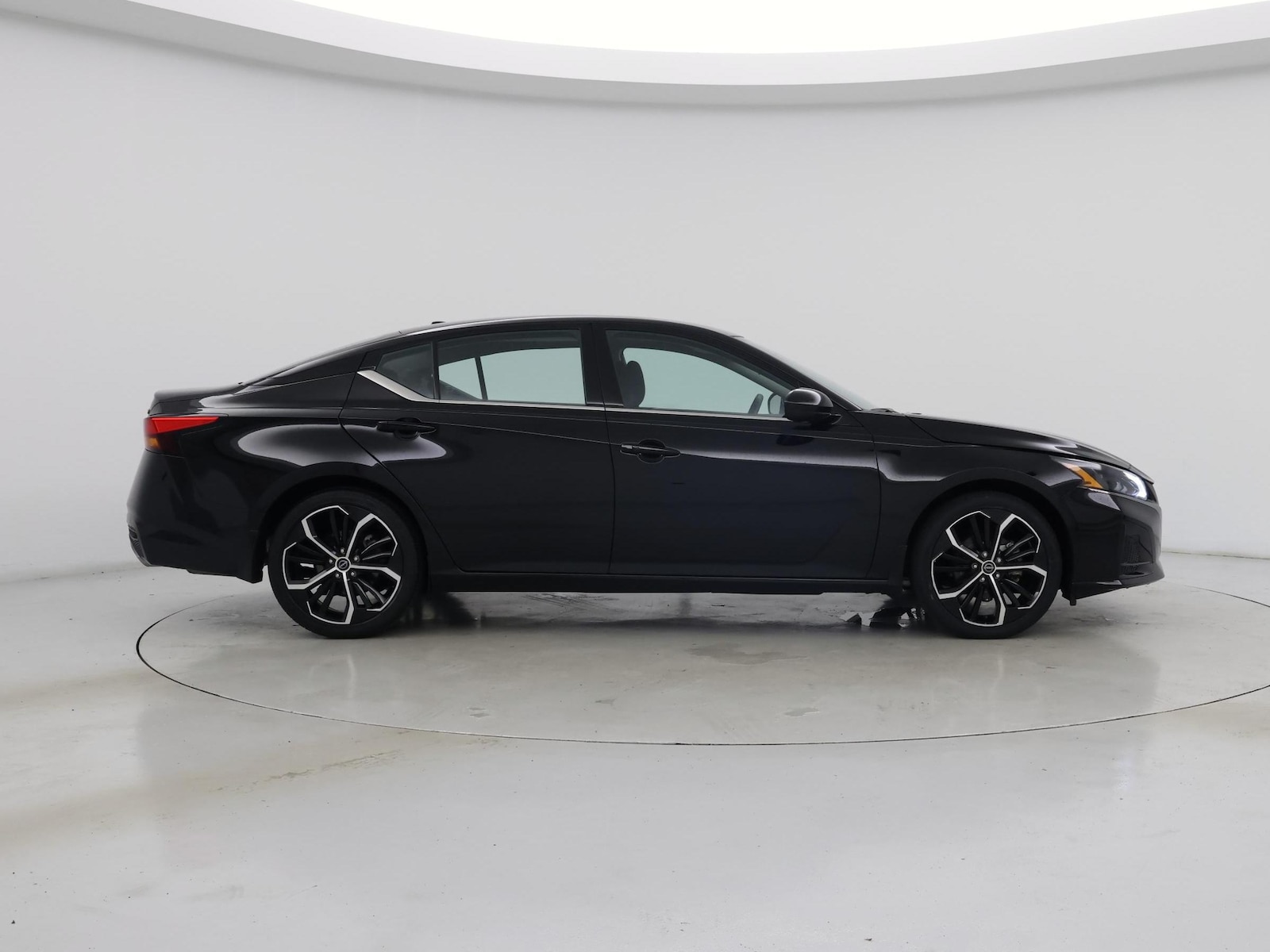 2025 Nissan Altima SR - Photo 8