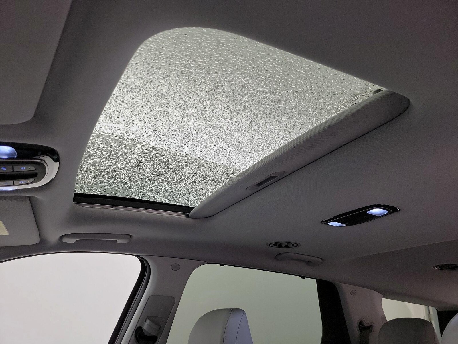 Sunroof(s) & Overhead Airbags