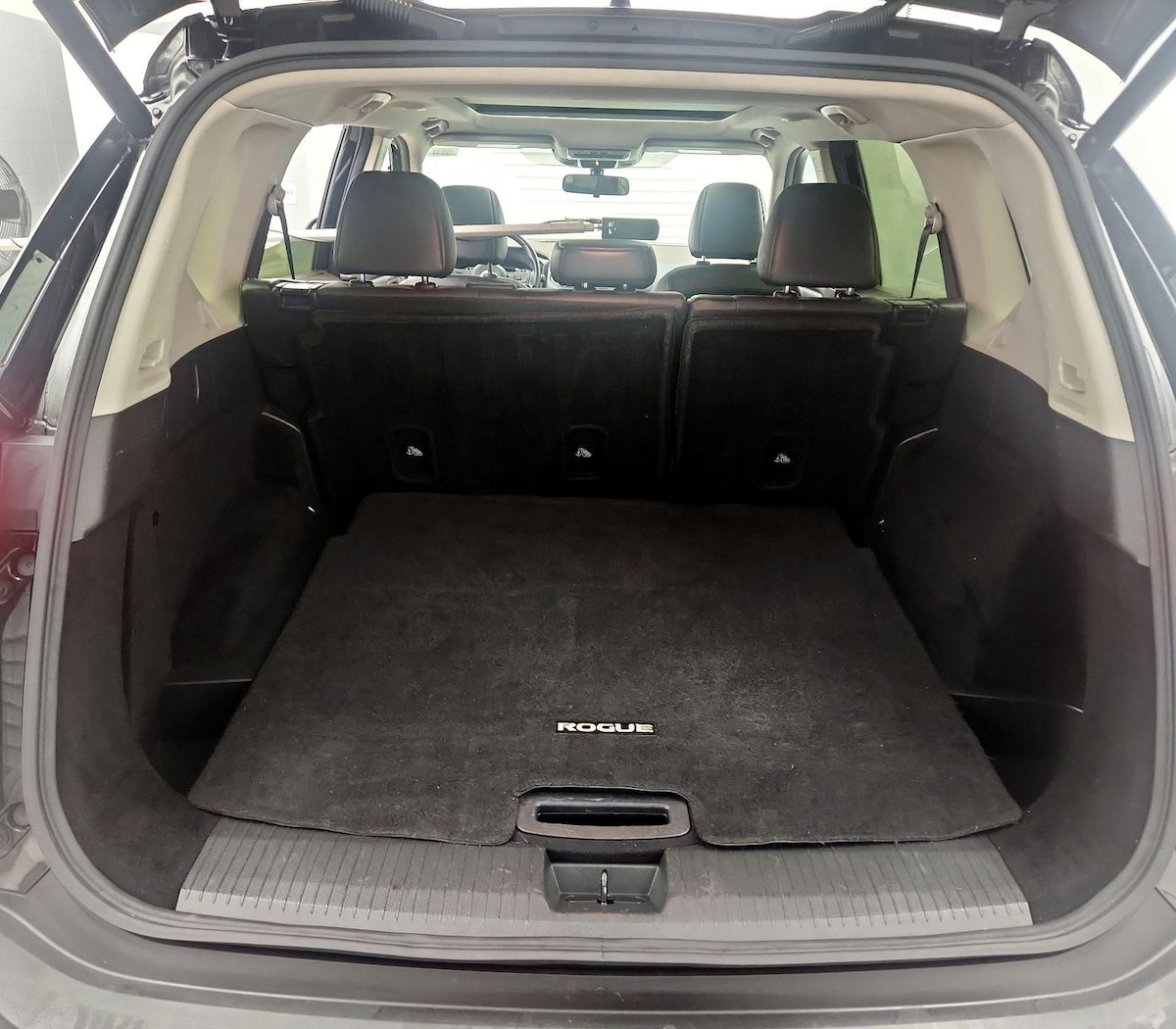 Trunk/Cargo (Seats Up)