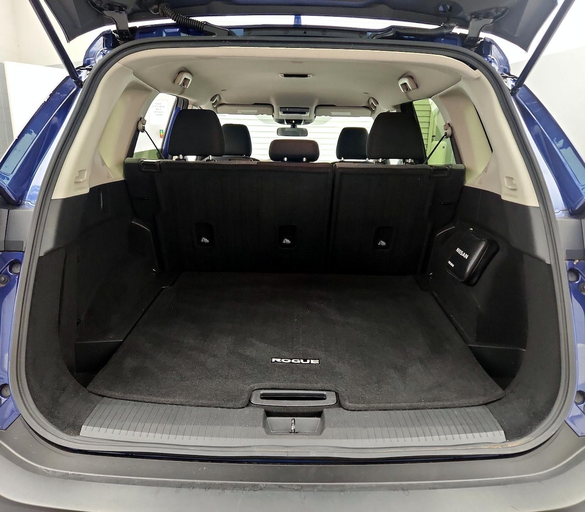 Trunk/Cargo (Seats Up)