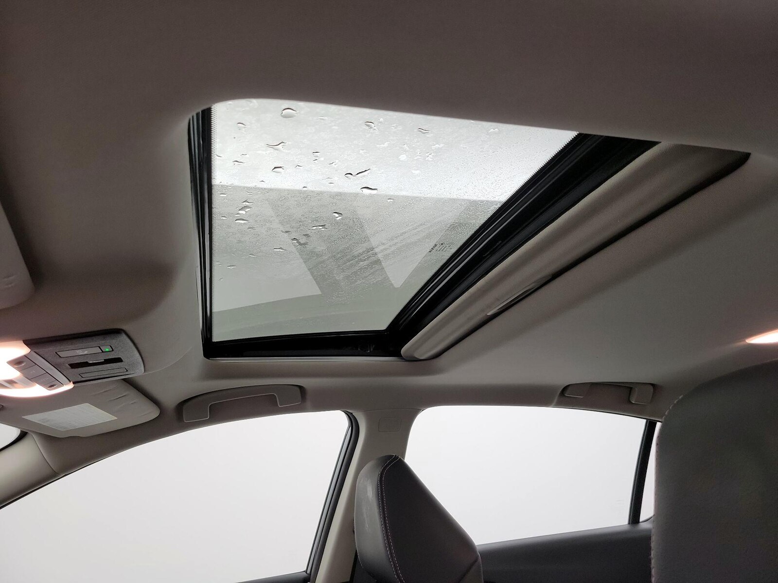 Sunroof(s) & Overhead Airbags