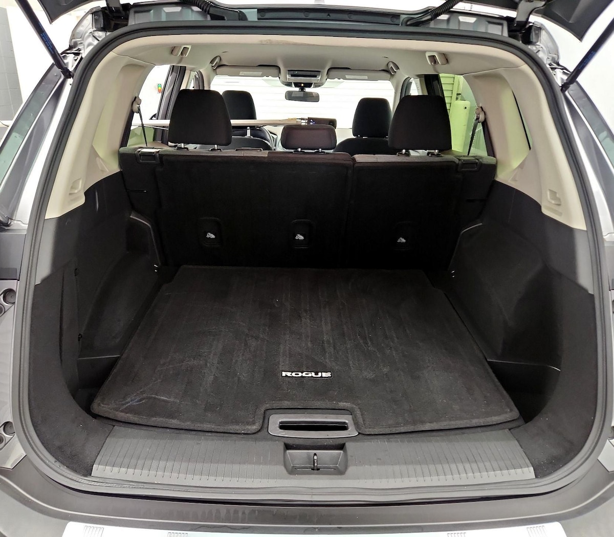 Trunk/Cargo (Seats Up)