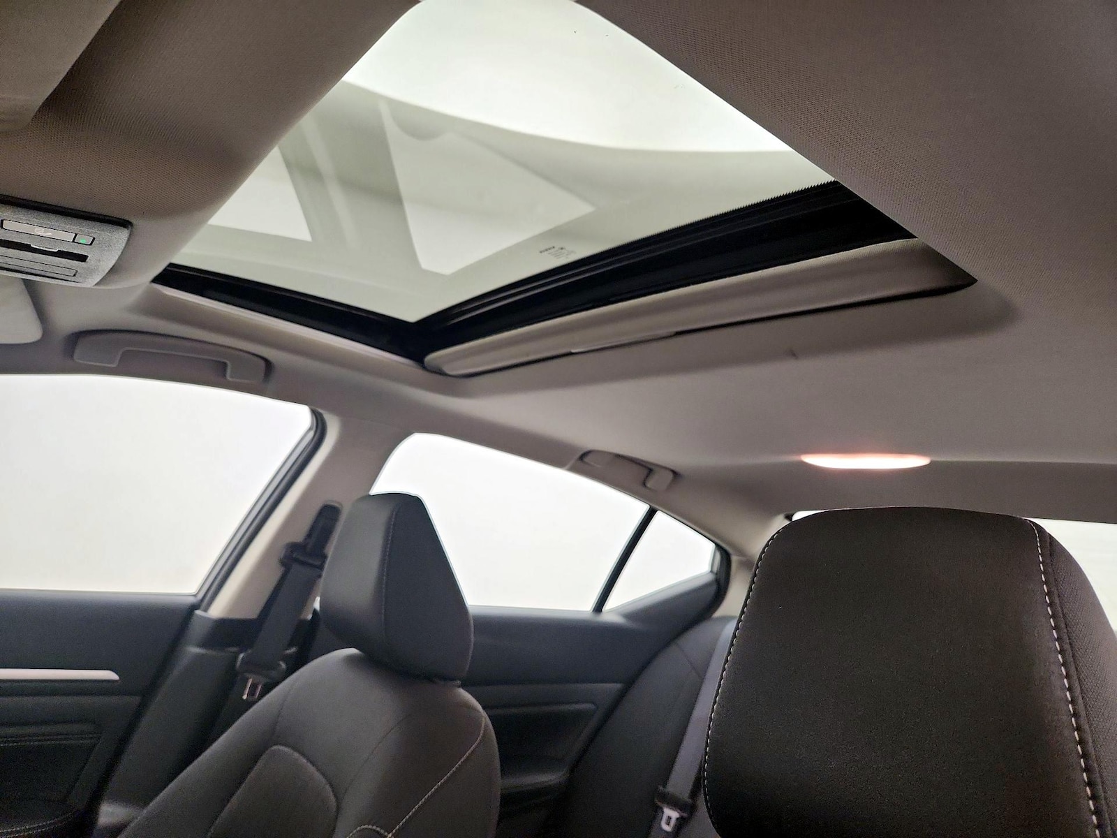 Sunroof(s) & Overhead Airbags