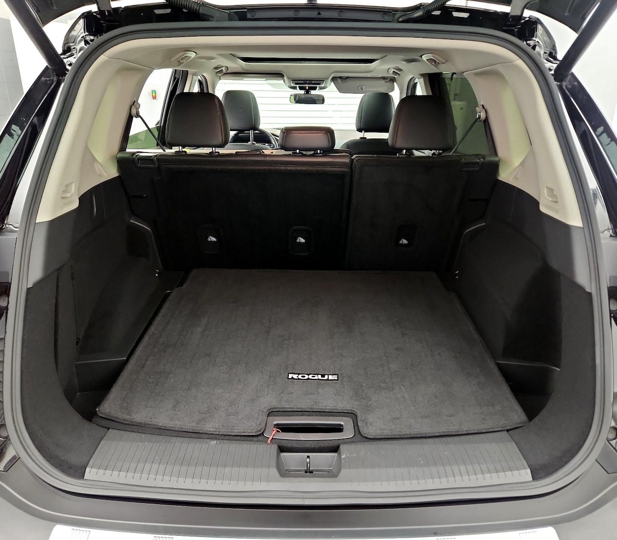 Trunk/Cargo (Seats Up)